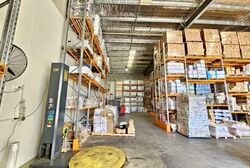 Zagro Global Hub (D25), Warehouse #575692501